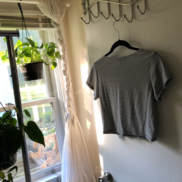 striped cropped tshirt - Picture 3 of 3